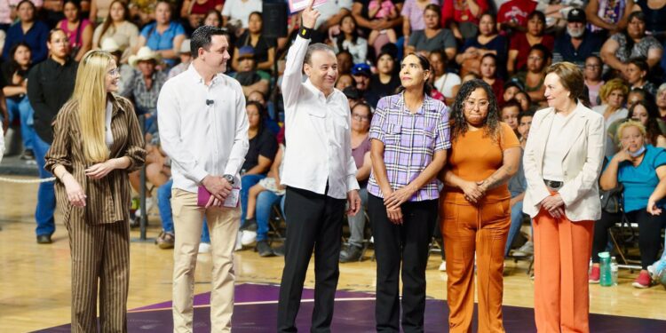 Gobernador Durazo fortalece economía de 16 mil familias con tarjetas de oportunidades del Bienestar