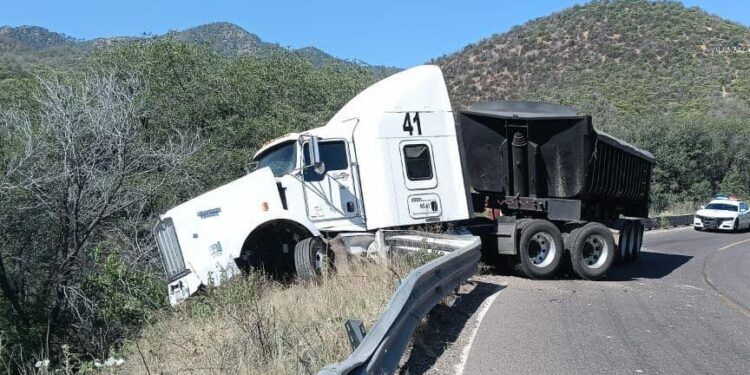 Se registra percance en el kilómetro 91 de la carretera Cananea–Ímuris