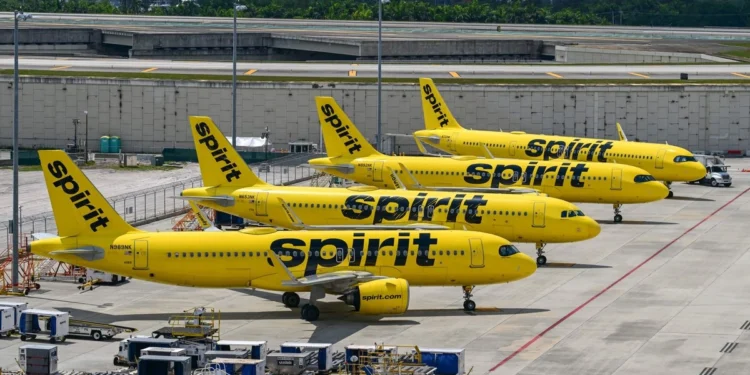 Quiebra la aerolínea estadunidense Spirit, víctima de la guerra en Irán