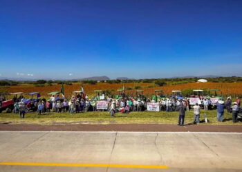 Productores agrícolas inician concentración en Reforma; denuncian retenes en accesos a CDMX