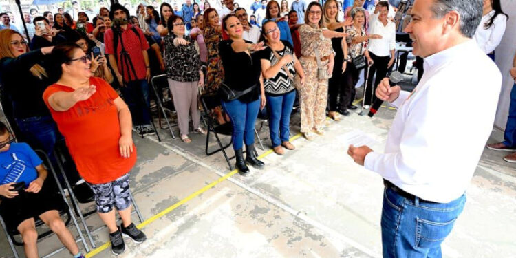 Apoya Antonio Toño Astiazarán con jornada de descacharre y salud a familias de la colonia Las Villas