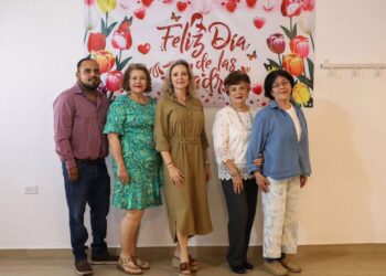 Celebran el Día de las Madres en el Centro Comunitario para el Adulto Mayor de Caborca