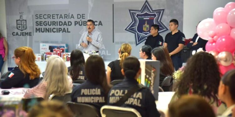 RECONOCE PRESIDENTE LAMARQUE A MADRES POLICÍAS Y PERSONAL DE LA SSPM