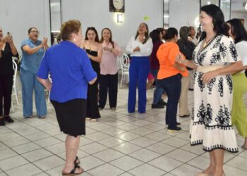 FESTEJA CON EMOTIVO EVENTO A MADRES CAJEMENSES LA DIP: ERNESTINA CASTRO