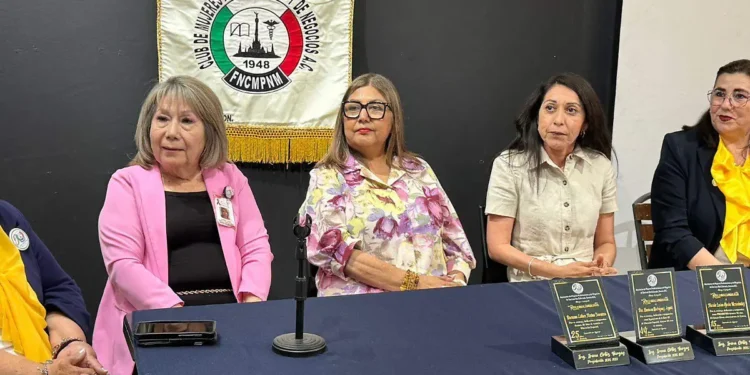 Asociación de Mujeres Profesionistas y de Negocios honra la labor de mujeres con décadas de servicio en SLRC