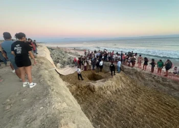 Disputa en playa Las Cocinas, Nayarit, enfrenta a pobladores y grupo Dine por franja de 20 metros