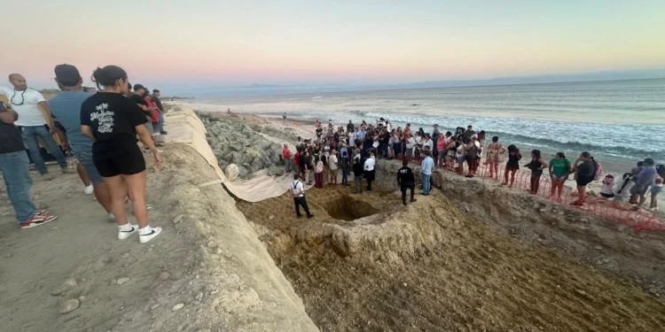 Disputa en playa Las Cocinas, Nayarit, enfrenta a pobladores y grupo Dine por franja de 20 metros