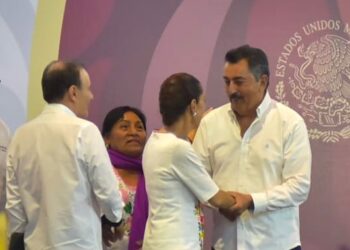 ACOMPAÑA LAMARQUE A CLAUDIA SHEINBAUM EN ENTREGA DE TARJETAS DE PENSIÓN MUJERES BIENESTAR EN CAJEME
