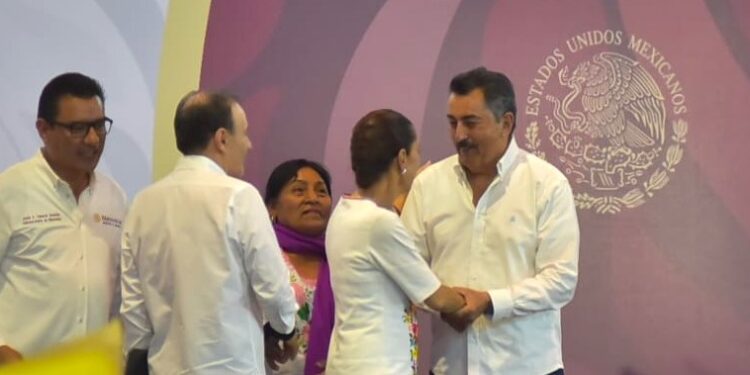 ACOMPAÑA LAMARQUE A CLAUDIA SHEINBAUM EN ENTREGA DE TARJETAS DE PENSIÓN MUJERES BIENESTAR EN CAJEME