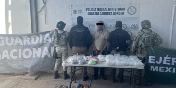 Guardia Nacional y Ejército Mexicano aseguran más de 102 kilos de droga y armamento en Sonora