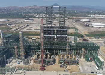 Explosión de refinería en Salina Cruz dejó 6 heridos; no afectará abasto de combustible: Sheinbaum