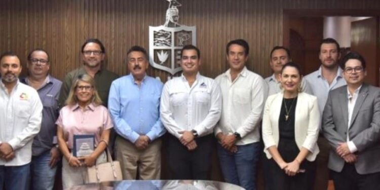 INVITAN JAVIER LAMARQUE Y CANACO A PARTICIPAR EN LA FERIA REGIONAL VIERNES MUY MEXICANO