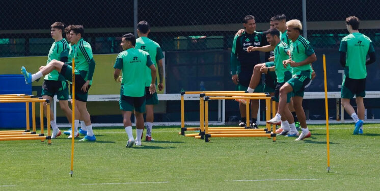 Fidalgo y Quiñones reportan en el CAR; el Tri refuerza su ataque rumbo al Mundial