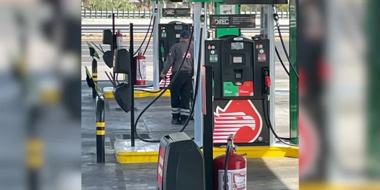 Hacienda aumenta apoyos a gasolinas para contener alza en precios; baja el del diésel