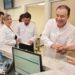 Gobernador Durazo impulsa capacitación a médicos con mil becas para fortalecer atención a la salud