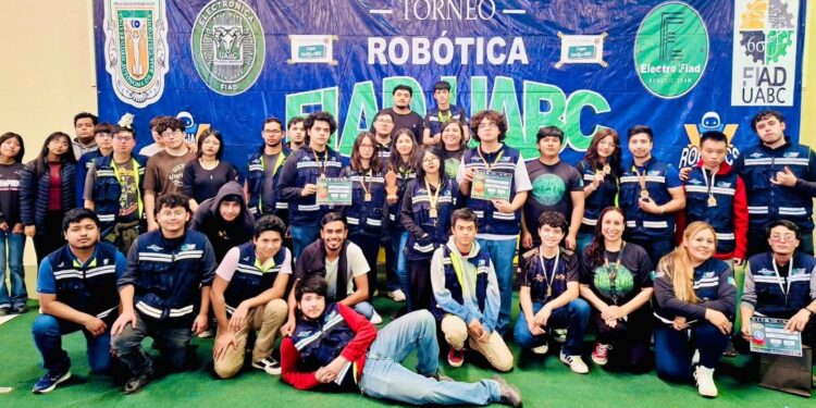 *Destaca alumnado de la Universidad Tecnológica de SLRC en Torneo de Robótica FIAD UABC*