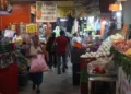 Leve mejoría de la confianza de los consumidores en abril