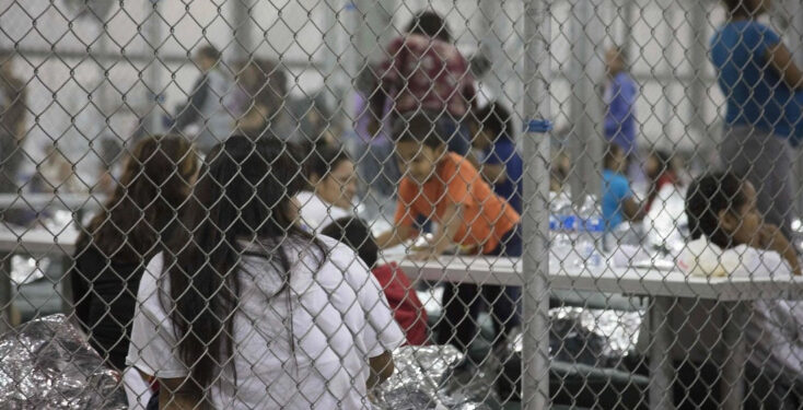 Encarcela gobierno de Trump a más de 6 mil niños migrantes