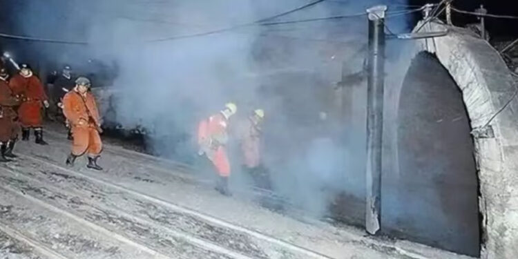 Explosión en mina de carbón en China deja al menos 90 muertos y varios desaparecidos