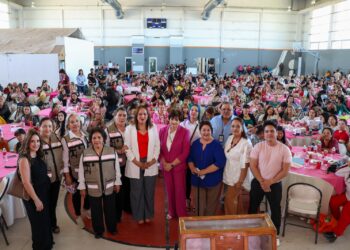 FESTEJAN A CIENTOS DE MADRES AGUAPRETENSES CON DESAYUNO Y REGALOS ESPECIALES