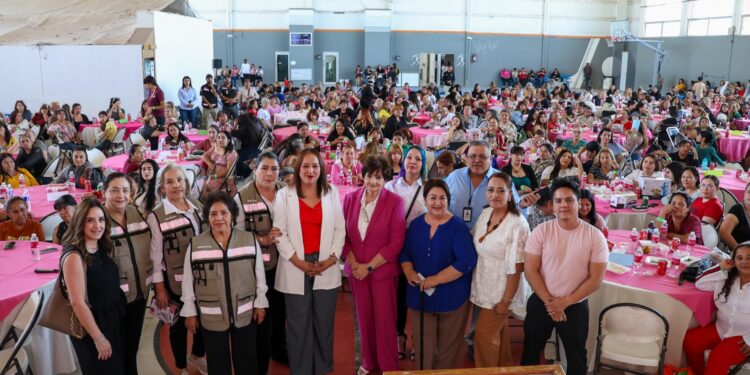 FESTEJAN A CIENTOS DE MADRES AGUAPRETENSES CON DESAYUNO Y REGALOS ESPECIALES