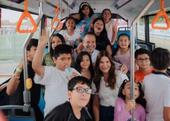 Ofrecen Toño Astiazarán y Patty Ruibal a niñas y niños diversión y experiencias formativas en el ChiquiFest 2026
