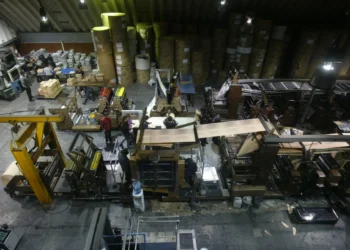 La guerra en Medio Oriente golpea la producción de materiales impresos