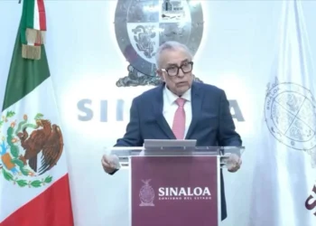 Siempre sí pide licencia Rocha Moya