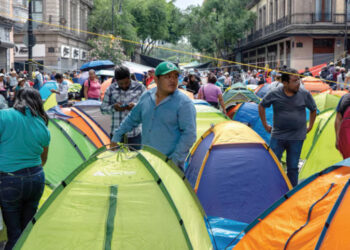 La CNTE desdeña diálogo, se planta en el Centro y asedia evento del Mundial