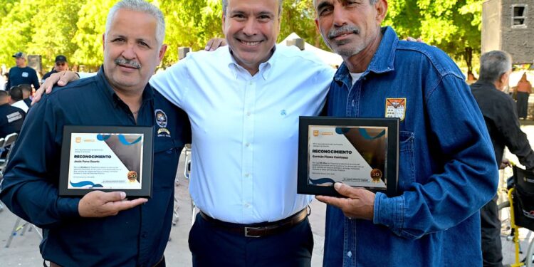 Reconoce Toño Astiazarán trayectoria y compromiso de 140 servidoras y servidores públicos municipales
