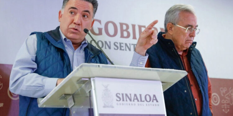 Senador Enrique Inzunza acudió a declarar ante la FGR en Culiacán; se presenta como abogado de sí mismo