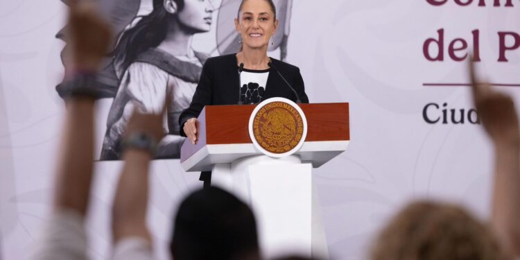 LA BUENA RELACIÓN ENTRE MÉXICO Y ESTADOS UNIDOS SE BASA EN LA APORTACIÓN DE LAS Y LOS MEXICANOS QUE VIVEN EN EU A LA ECONOMÍA DE AMBAS NACIONES: PRESIDENTA CLAUDIA SHEINBAUM