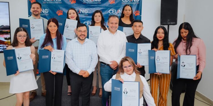 Invitan jóvenes de CEUNO Navojoa a Toño Astiazarán a impartir conferencia sobre innovación
