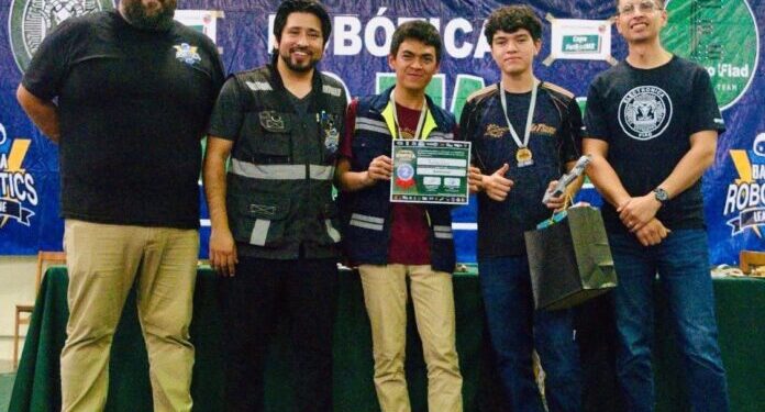 Destaca joven sonorense en torneo de robótica