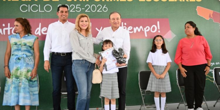 Arranca Gobernador Durazo distribución de uniformes escolares gratuitos Sonora