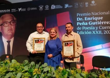 Maestro de Tec Obregón Gana Concurso Nacional de Poesía