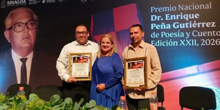 Maestro de Tec Obregón Gana Concurso Nacional de Poesía