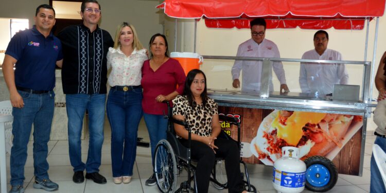 RECIBEN NAVOJOENSES PROYECTOS PRODUCTIVOS DE “YO PUEDO”