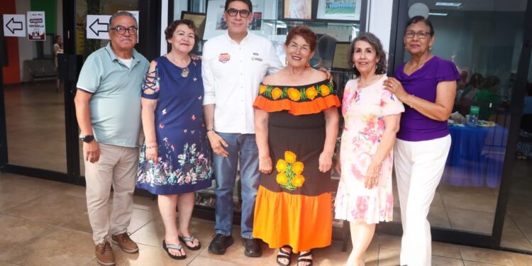 Celebran a papás de Edad de Oro