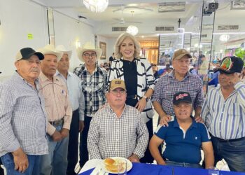 RECONOCE CLAUDIA SANTACRUZ A PADRES JUBILADOS Y PENSIONADOS DEL AYUNTAMIENTO DE CAJEME