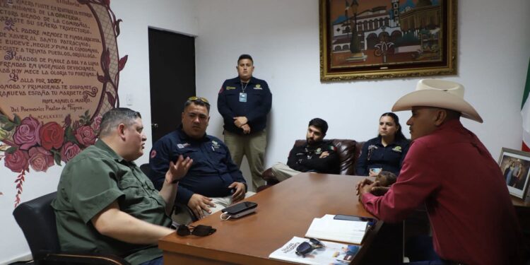 Suman esfuerzos autoridades para el control de incendio forestal en Arivechi
