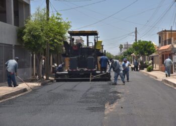 PORQUE ASÍ SE HACE CON BIENESTAR AVANZAN OBRAS DE PAVIMENTACIÓN Y SE CONSTRUYEN PLAZAS MULTIFUNCIONALES EN CAJEME