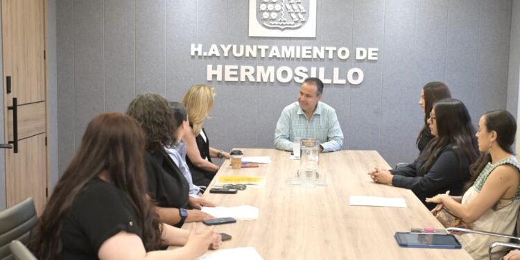 Impulsa Toño Astiazarán talento artístico de mujeres hermosillenses a través de Creartística