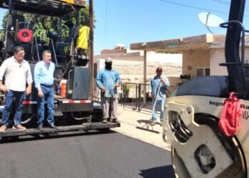 AVANZA JAVIER LAMARQUE EN REHABILITACIÓN DE CALLES CON PROPIO EQUIPO COMPLETO PARA PAVIMENTAR