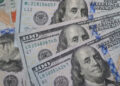 Dólar toma fuerza tras mensaje de la Fed; el peso cae por presión externa y política