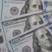 Dólar toma fuerza tras mensaje de la Fed; el peso cae por presión externa y política