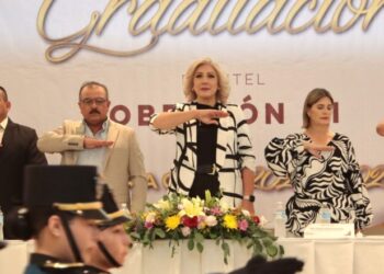 ALCALDESA CLAUDIA SANTACRUZ AVILÉS PRESIDE CEREMONIA DE GRADUACIÓN DEL COBACH PLANTEL III