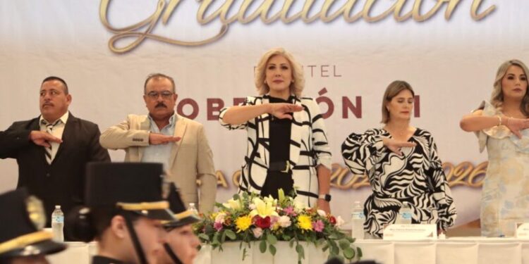 ALCALDESA CLAUDIA SANTACRUZ AVILÉS PRESIDE CEREMONIA DE GRADUACIÓN DEL COBACH PLANTEL III