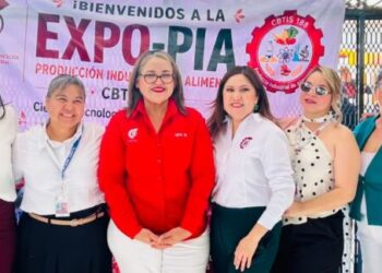 MUESTRAN TALENTO EN ´´EXPO PIA´´ ESTUDIANTES DEL CBTIS 188
