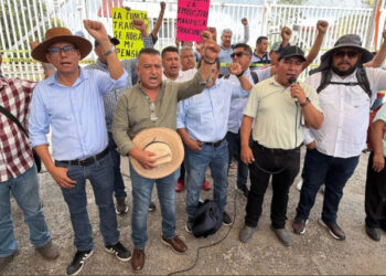 Maestros de la CNTE inician bloqueo en instalación de Pemex en Chiapas